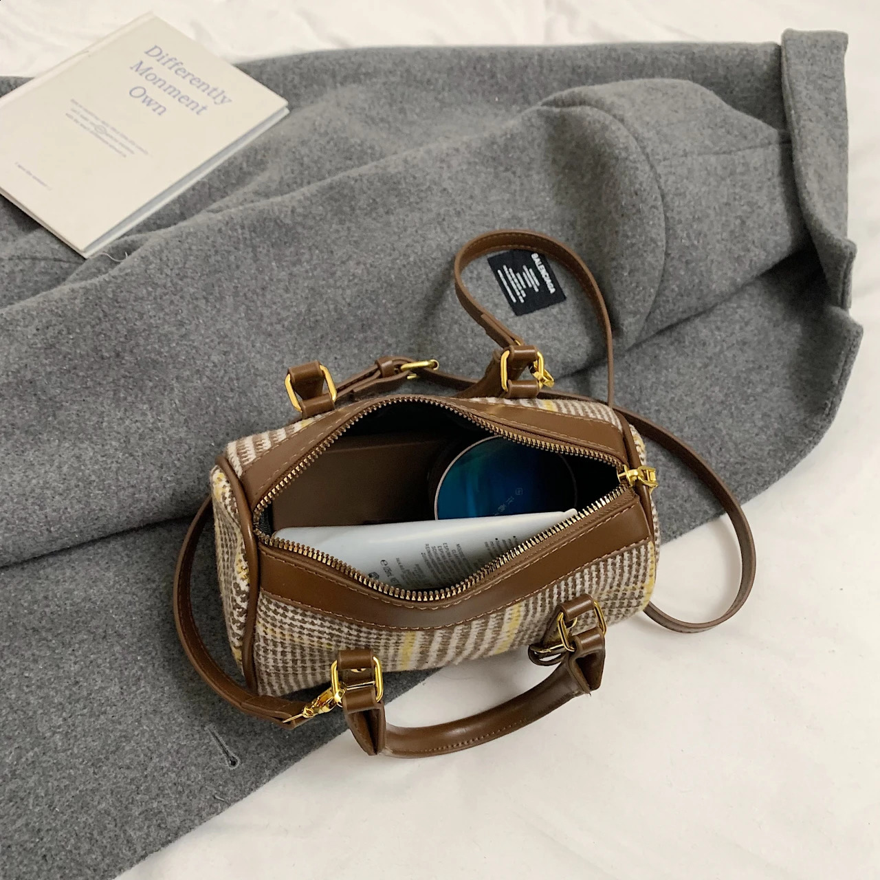 Paid Lamb Woolen Shoulder Bag for Women Winter Handbag - Fashion Crossbody Bags Fashion Small Square Satchel Black Coffee 250809