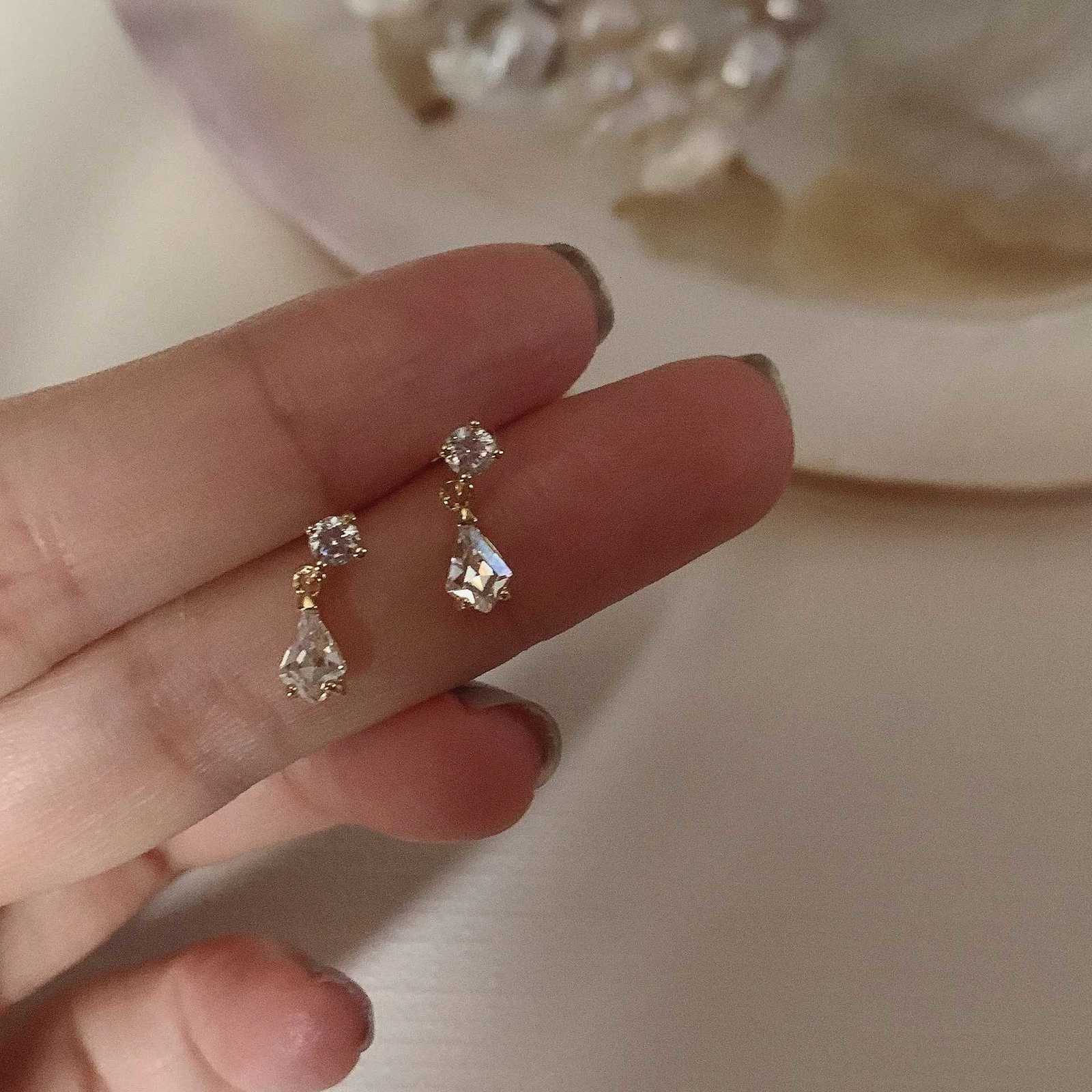 Trendy Inlaid Zircon Crystal Geometric Water Drop Stud Earrings for Women Delicate Elegant Earring Party Jewelry Accessories Y250812