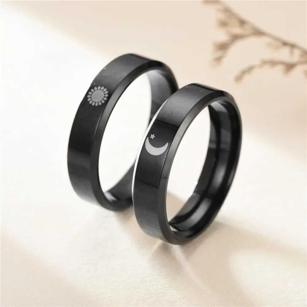 2Pcs Trendy Sun Moon Couple Rings For Women Men Teens Stainless Steel Paired Couple Rings Party Wedding Fashion Jewelry Gifts W250812