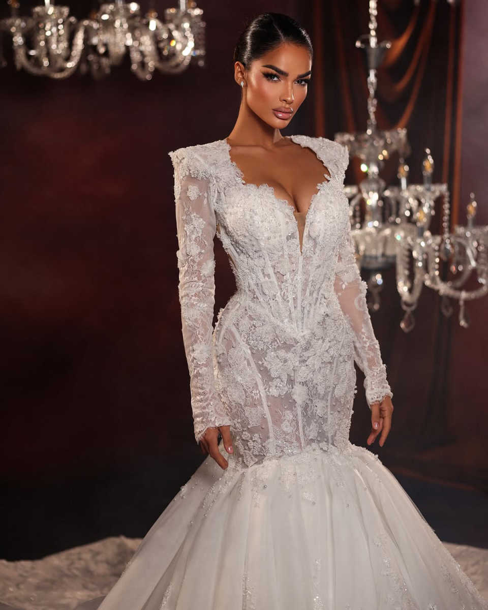 Stunning Mermaid Wedding Dresses V Neck Long Sleeve Bridal Gowns Pearls Lace Appliques Bridal Dresses Custom Made