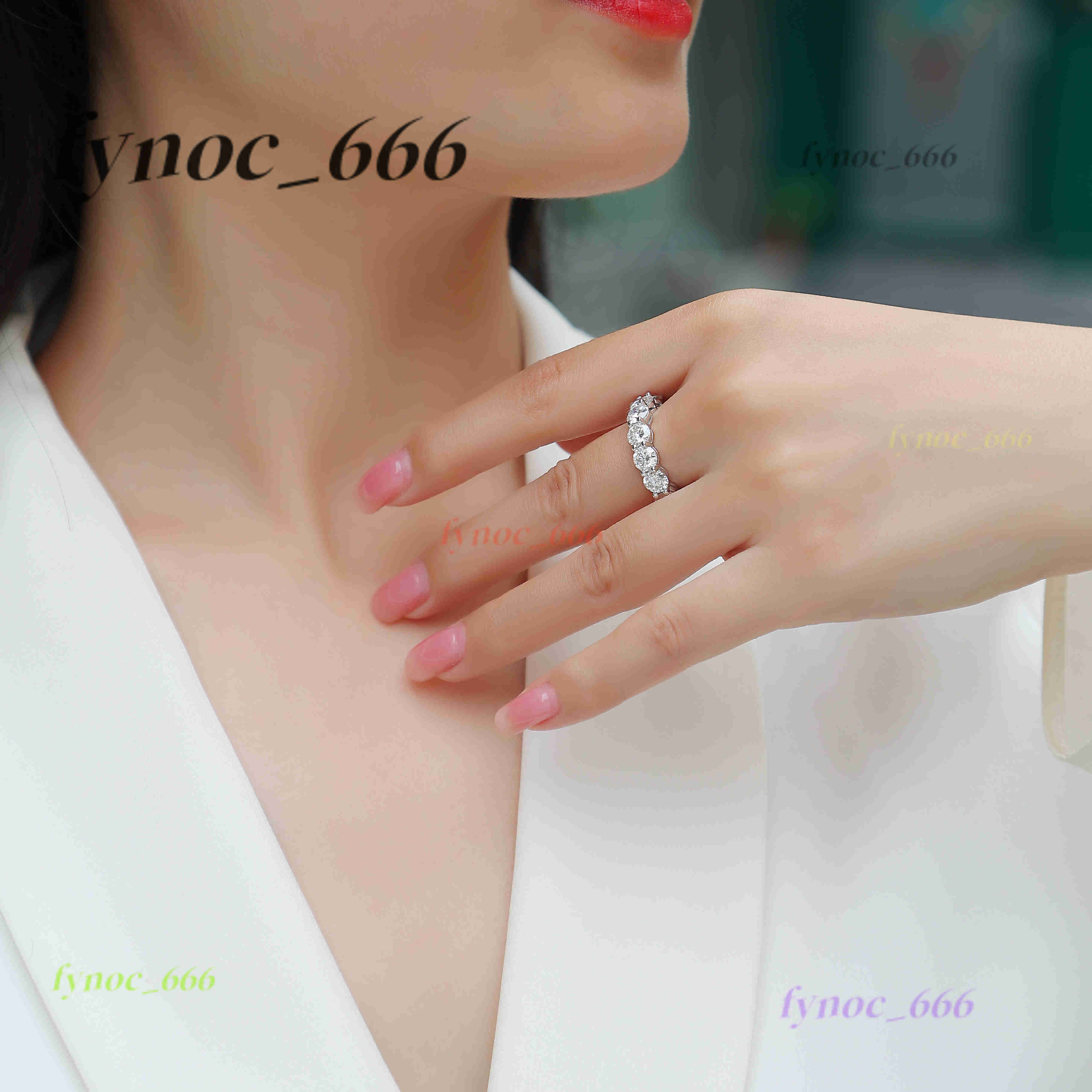 925 Sterling Silver Ring with 1ct Moissanite Center Stone Luxury Design for Special Occasions