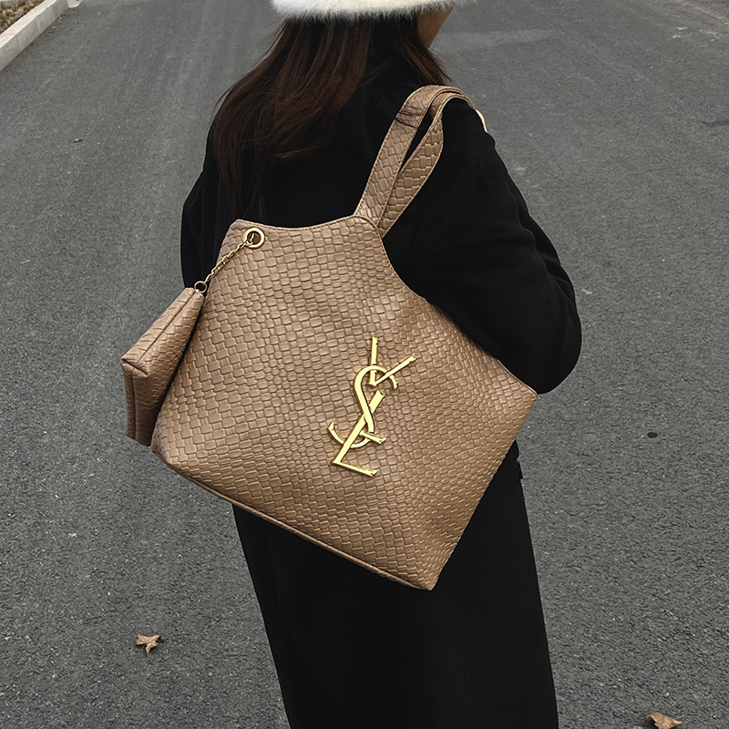 Designer bag free shipping hot Light luxury outdoor casual tote bag simple and versatile high-capacity woven bag