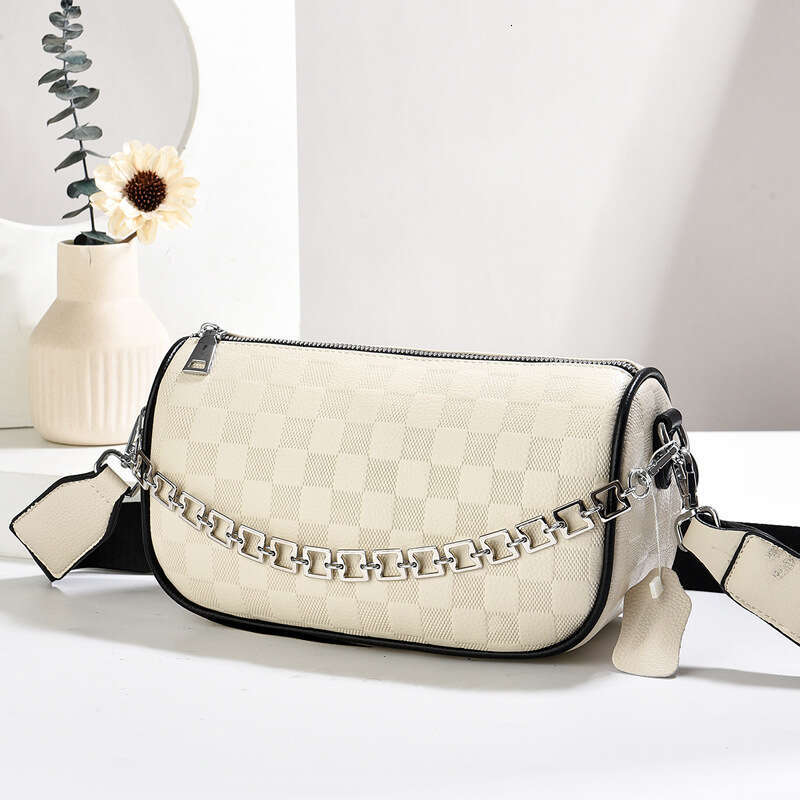 New Saddle for Women 2024 Black Chain Casual Stylish Crossbody Korean Style Fashion Bag