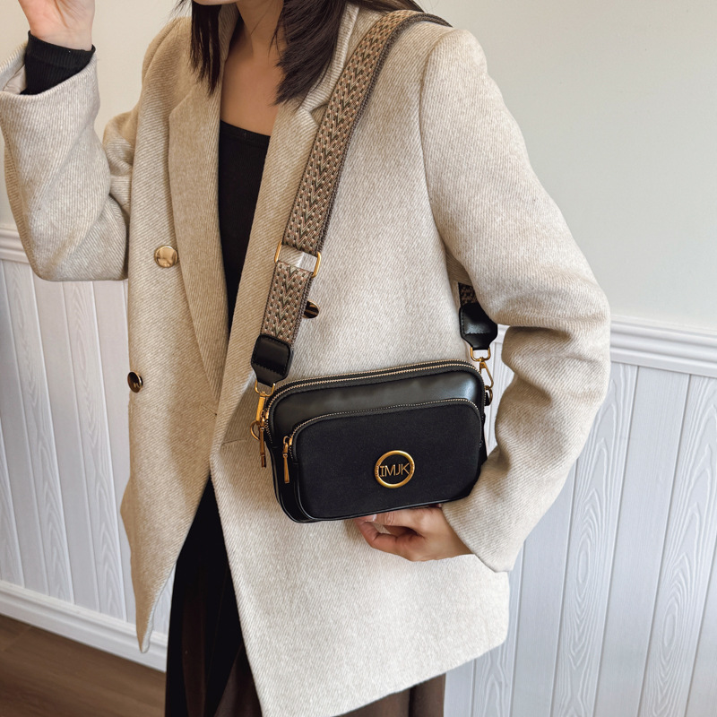 new Popular Internet-famous Matt Leather Shoulder and Crossbody Small Square Bag for Women with Wide Shoulder Strap