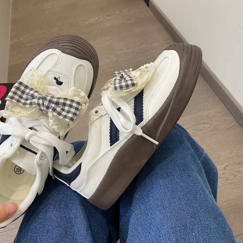 New Design Fashion Casual Shoes Outdoor Lace Up Sneakers for Women Female Comfortable Versatile Sport Shoes Vulcanize Shoes Retro PU Board Shoes Trend