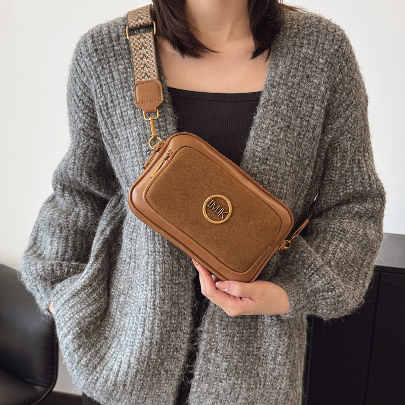 new Popular Internet-famous Matt Leather Shoulder and Crossbody Small Square Bag for Women with Wide Shoulder Strap
