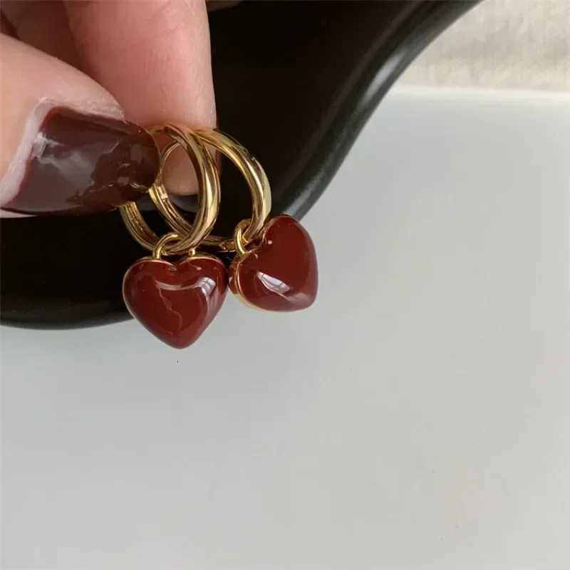 Simple Design Wine Red Heart Dangle Earrings for Women Gold Color Circle Vintage Peach Drop Earring Fashion Jewelry Y250812