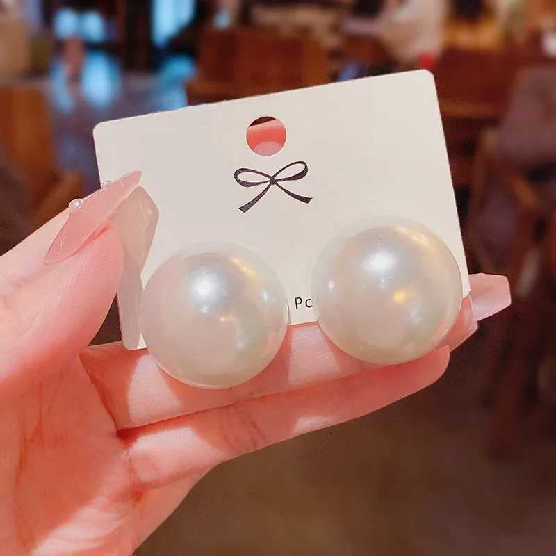 2.0CM Big Imitation Pearl Round Stud Earrings Minimalist Trend Statement Brincos for Women Geometric Party Wedding Girl Gifts Y250812