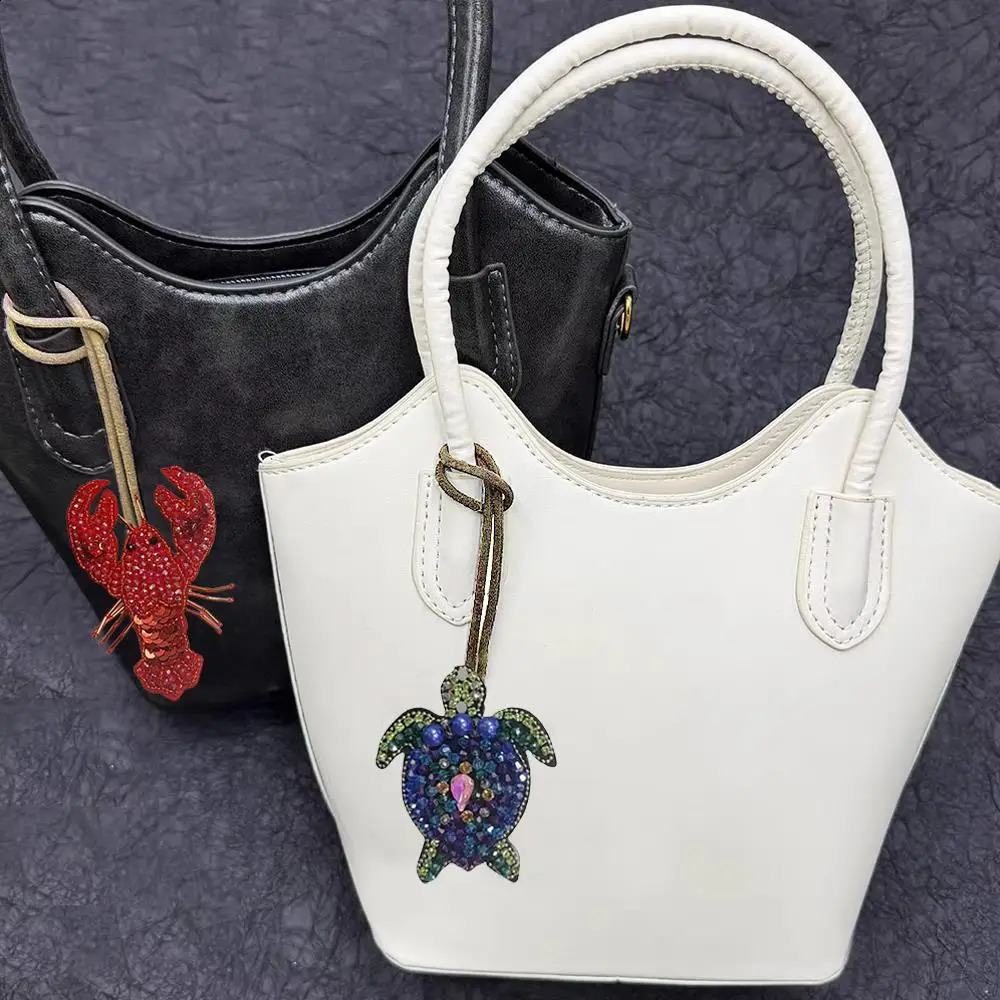 Handmade Rhinestone Lobster Beaded Pendant Pretty Hand Sewn Bag Charms Octopus Turtle Hanging Rope Patches Applique Bag Lanyard 250811