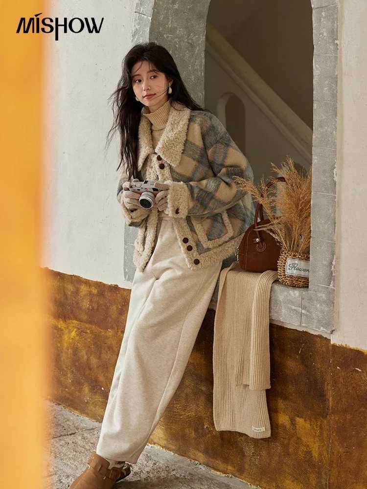 Mishow Splicing Fleece Short Coat Women 2024 Winter Vintage French Plaid Tweed Thickened Warm Turn Down Collar Jacket MXD55W0574 Z250813