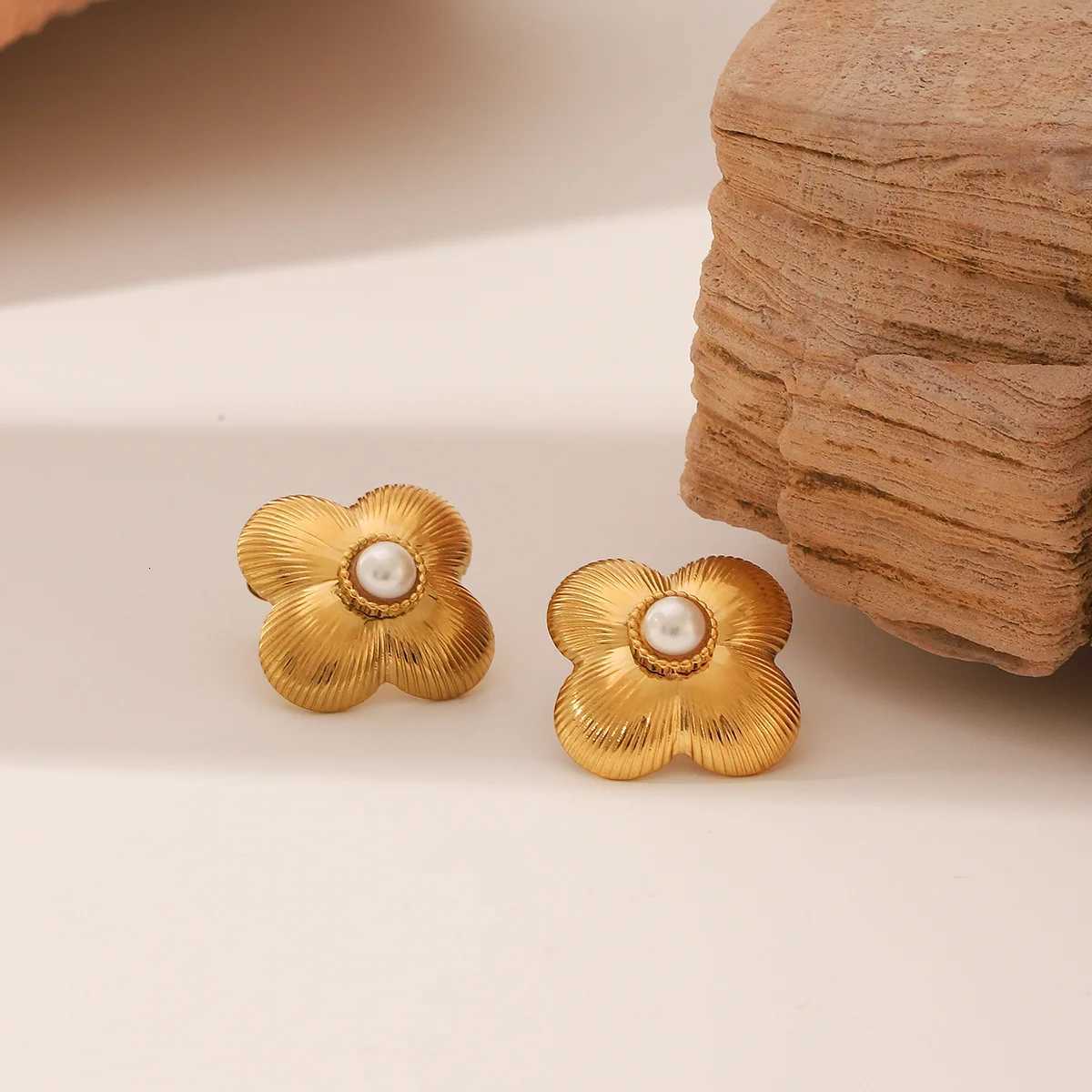 StainlESS Steel 4 Flower Inlay Pearl Stud Earrings For Women Vintage Gold Color Luxury Ear Jewelry Gift Party Wedding Y250812