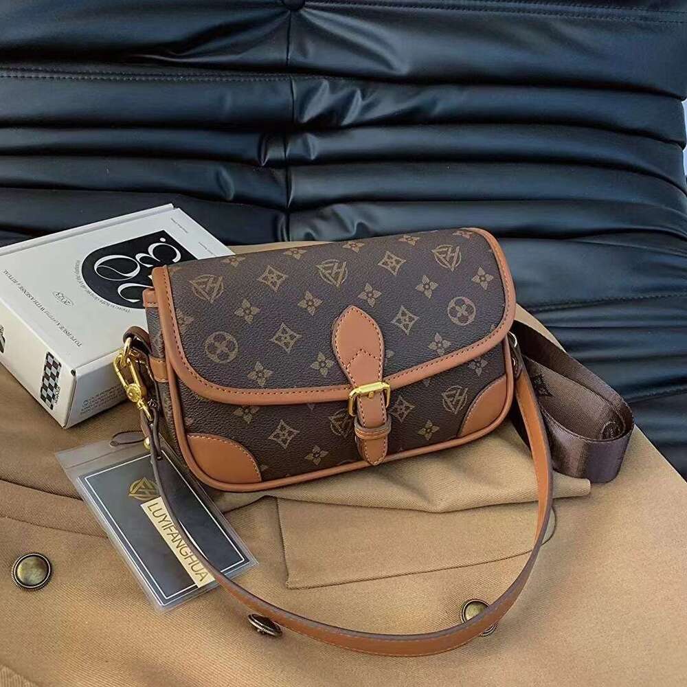 Louis Fanghua New Elegant Nurse for Women Stylish Korean Fashion Versatile Single Shoulder Color-Block Crossbody Bag Trendy Baguette