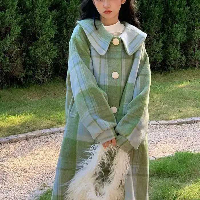 2023 Woolen Coat Loose Fit Plaid Green Button Design Doll Collar Big Size Long New Long Sleeve Women Fashion Tide Autumn Winter Z250813