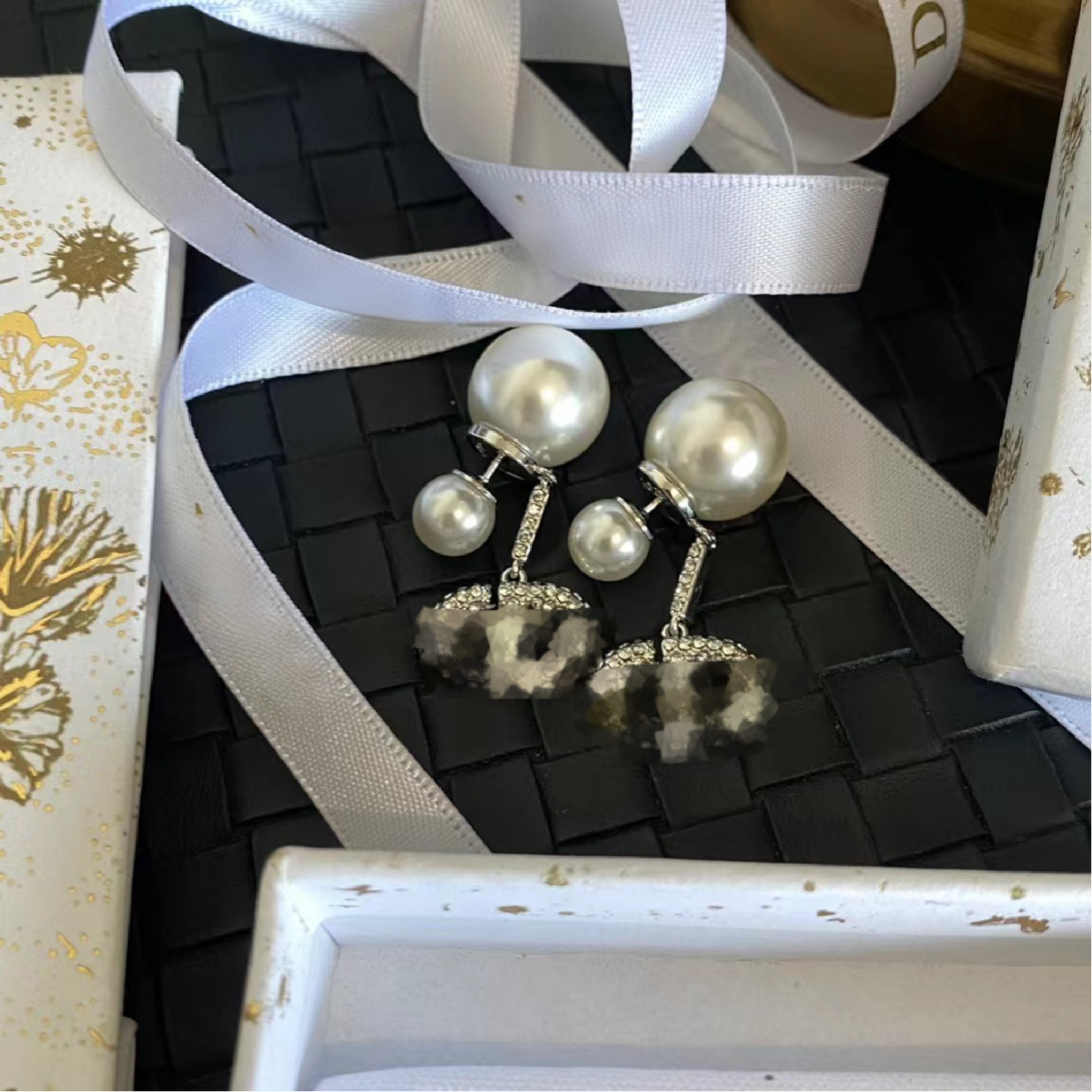 High-Quality Pearl and Crystal-Inlayed Symbol Hoop Earrings for Fashion Lovers Ever fade