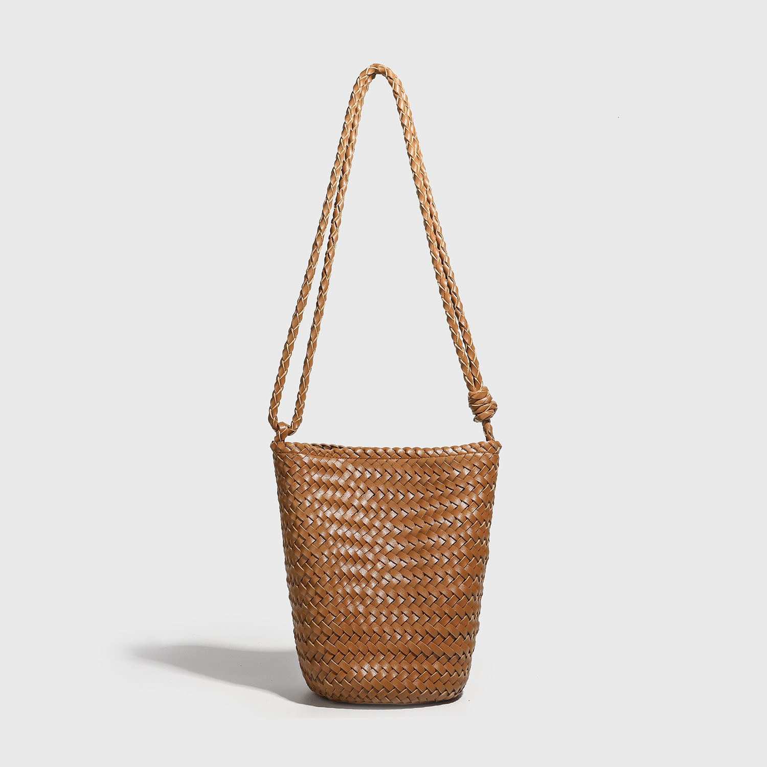 fashion bag New French Retro Genuine Leather Women s Handmade Woven Bucket shaped Handbag Designer Bag Single Shoulder Crossbody Bag