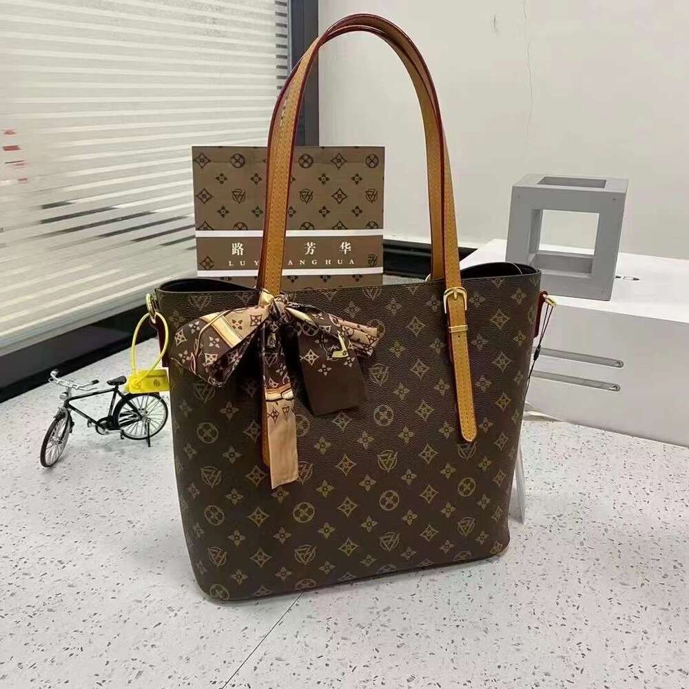 DHessentials Louis Fanghua Bag 2025 Trendy Fashion Single Shoulder Handbag Large Capacity High-end Tote