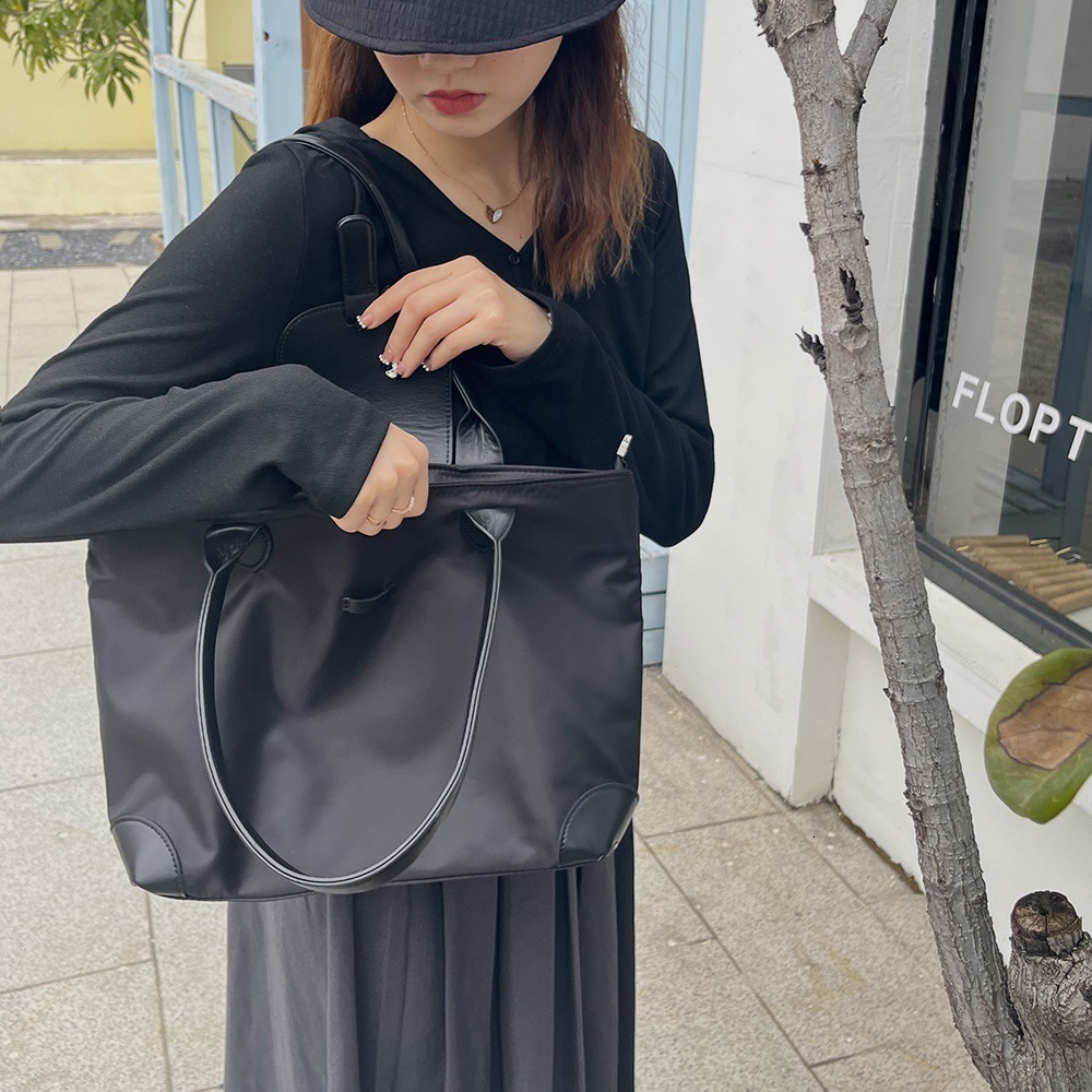 Large Capacity Women, Practical and Lightweight Nylon Tote Bag for Commuting, Versatile Dumpling Single Shoulder Bag, Trendy ddmymarket