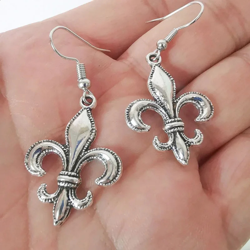 Fashion Vintage Lily Flower Drop Dangle Earrings for Women Goth Gothic Jewelry Accessories Decor Aesthetic Grunge Fluer Stud 250812