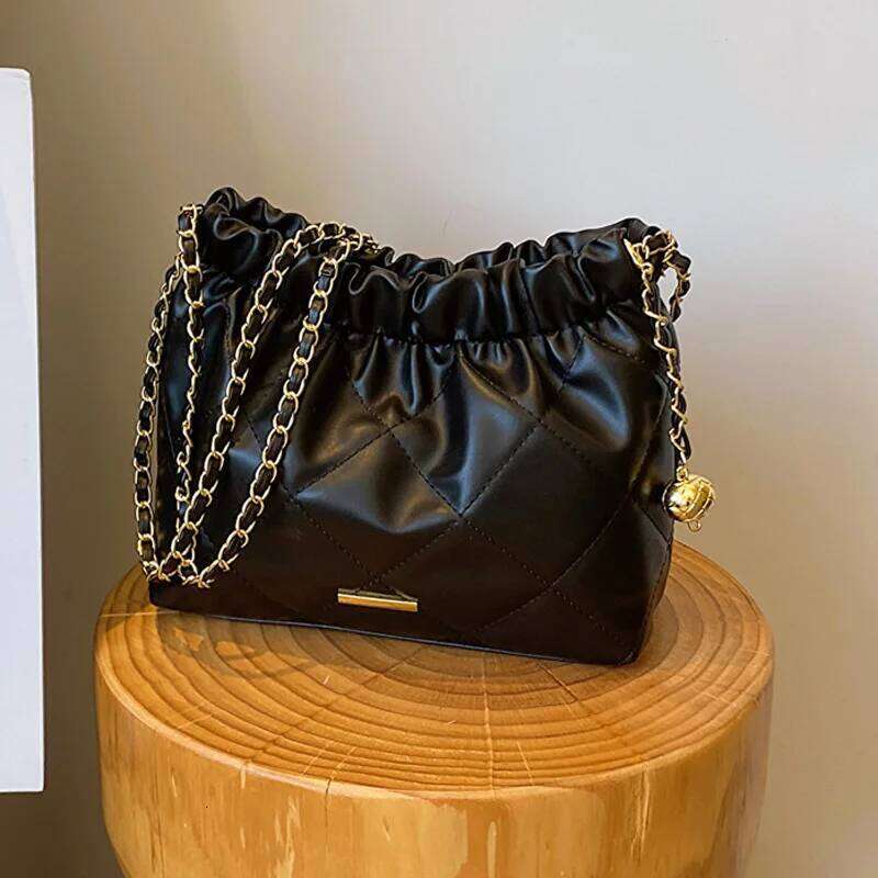Hot Selling Fashion Pleated Design Pu Crossbody Bags Women Casual Chain Strap Bucket Shoulder Bag For Commuting Gift Designer Bags