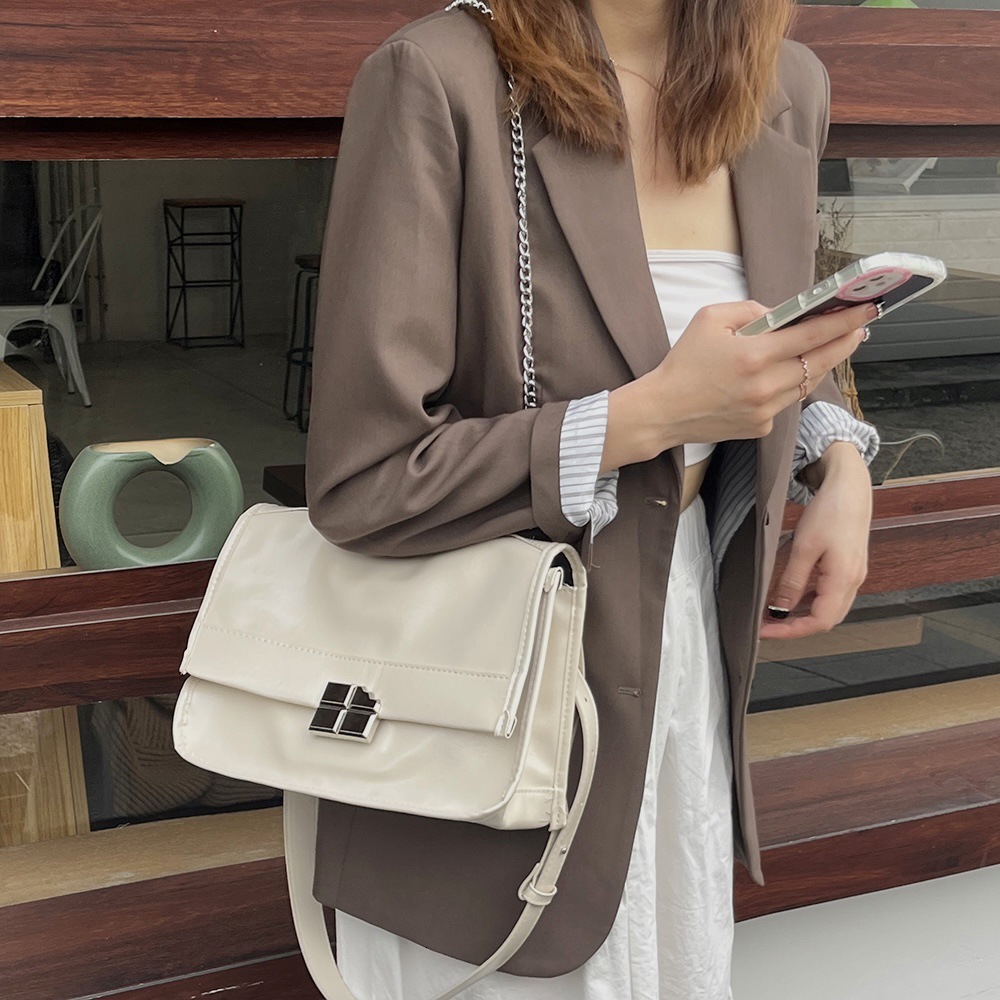 Niche Design Textured Underarm for Women with Wide Shoulder Strap, Trendy Cool Chain Bag, Versatile Oil Wax Leather Large Capacity Bag ddmymarket