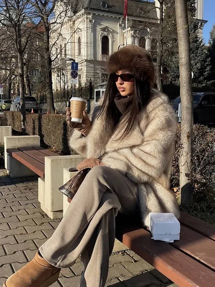 Women's Solid Lapel Faux Fur Jackets Fashion Full Sleeves Loose Short Overcoats 2025 Autumn Winter New Casual High Street Coats