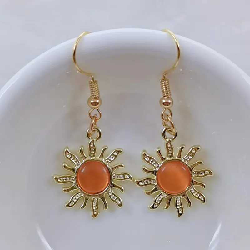 individuality Traditional Golden Gem Sun Earrings Summer Celestial Charm Earrings Gifts for her Womens fashion jewelry Y250812