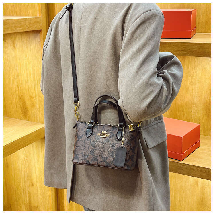 2025 Autumn/Winter New Bucket Women's Fashion Printed Handbag Versatile Large Capacity Shoulder Bag