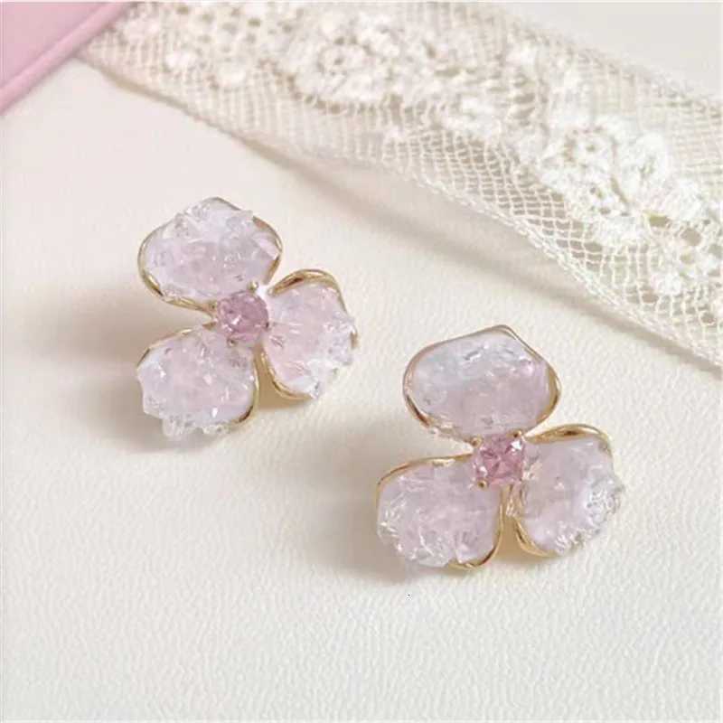 LATS New Pink Crystal Three-petal Flowers Stud Earrings for Women Light Luxury Gradient Blue Fashion Jewelry Girl Party Gifts Y250812