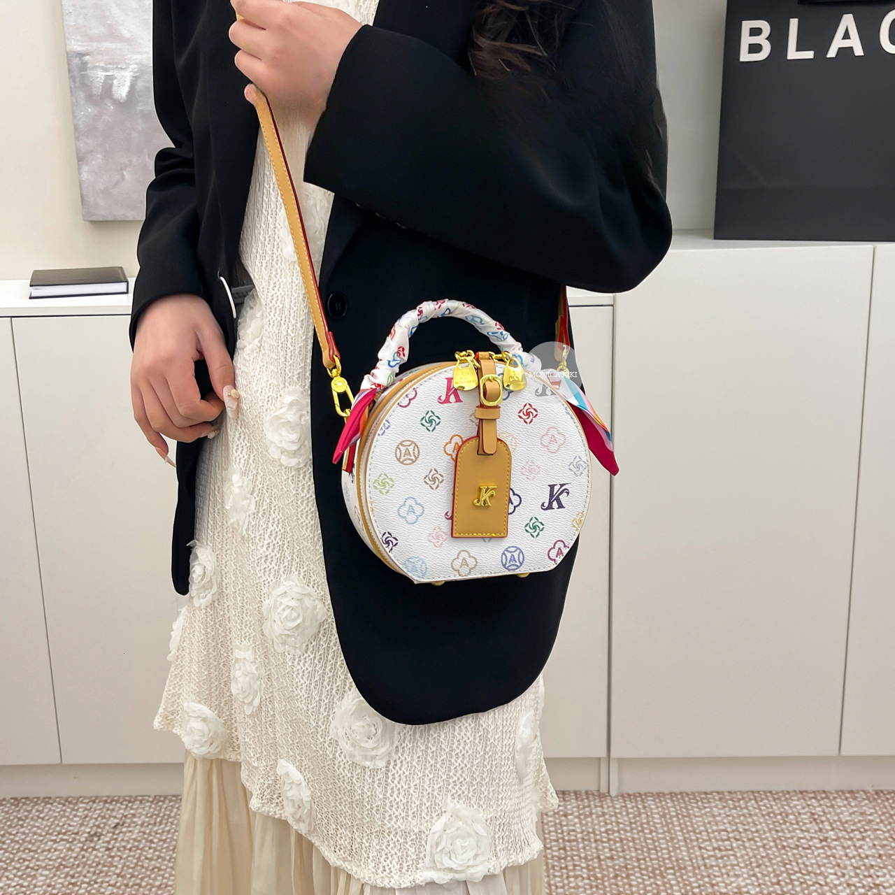 Tiktok Internet Celebrity Hot Sale Fashion Small Round Bag 2025 New Style Lady Designer Handbag Elegant Casual Shoulder Bag High-end Dinner Bag Wallet