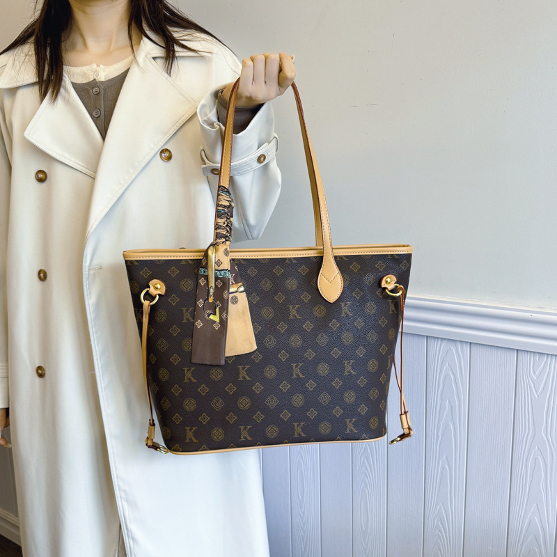 2025 New Tote Bag Women's Large Capacity Retro New Underarm Bag Handbag Flower Versatile Commuter Shoulder Bag