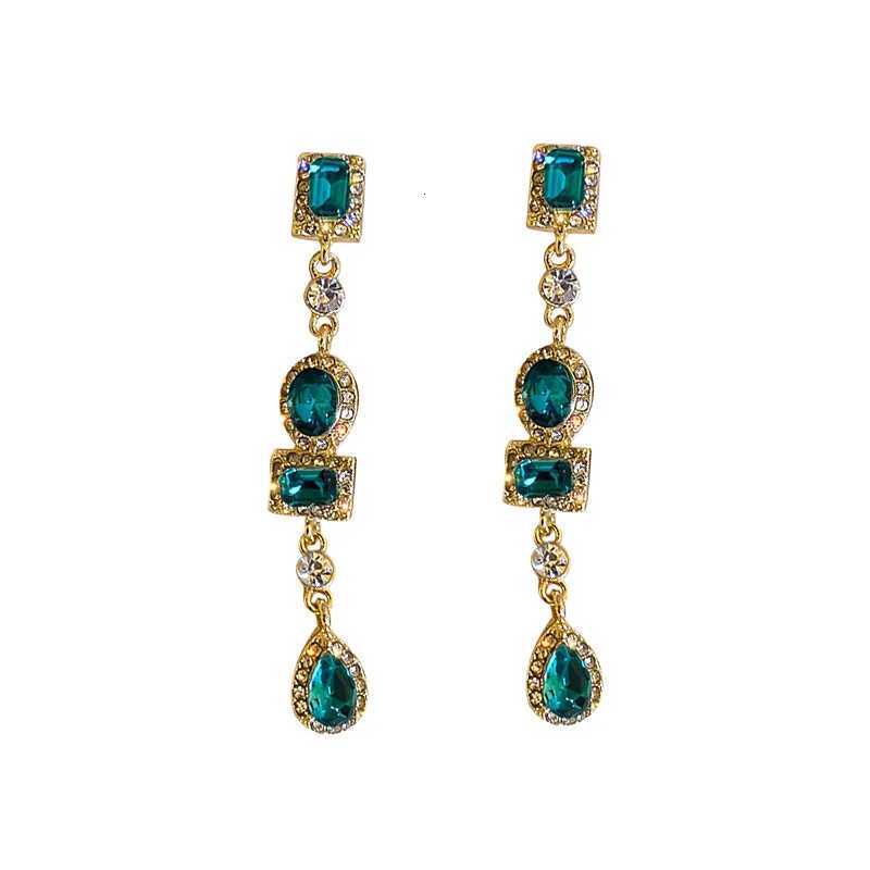 2023 New Fashion Trend Unique Design Delicate Elegant Green Zircon Tassel Earrings Women High Jewelry Wedding Party Gifts Y250812