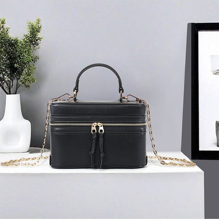 Designer Bag Latest Women's Bag 2025 New Retro Single Shoulder Crossbody Trendy Handheld Hard Luxury Bag Fashion Small Square Bag Trendy One Piec