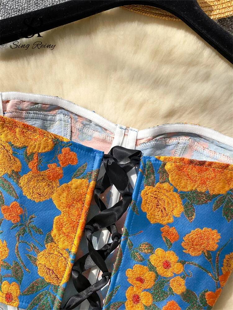 2025 sleeveless backless floral mini vest street trend wear strapless slim fit beach top new designer top