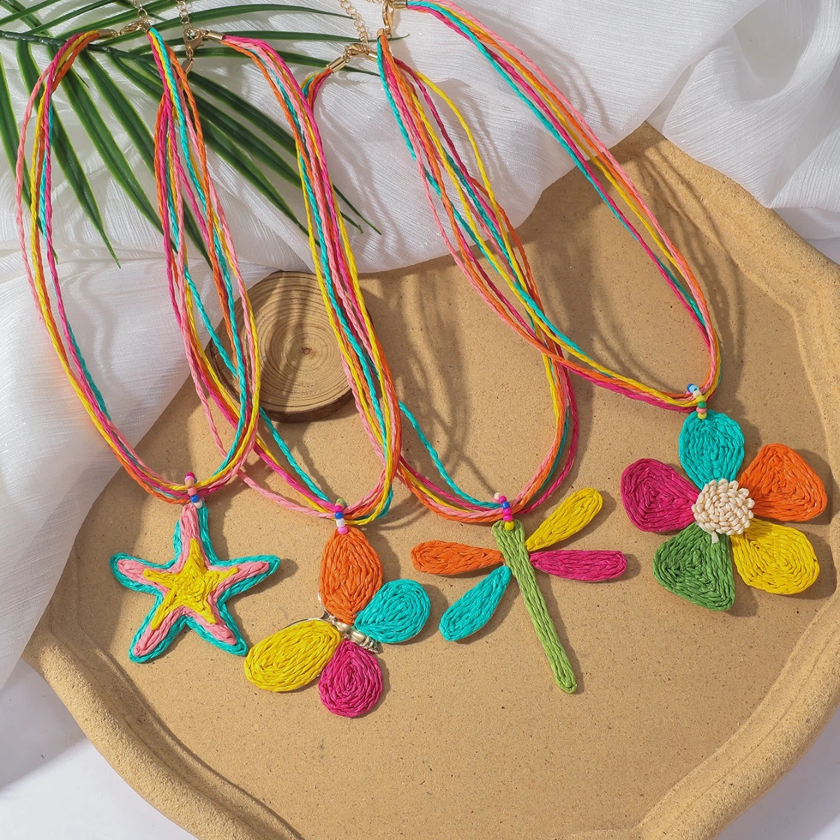 4pcs/set Handmade Colorful Raffia Butterfly Star Dragonfly Flower Pendant Necklace for Women Bohemia Elegant Rattan Knit Jewelry 250807