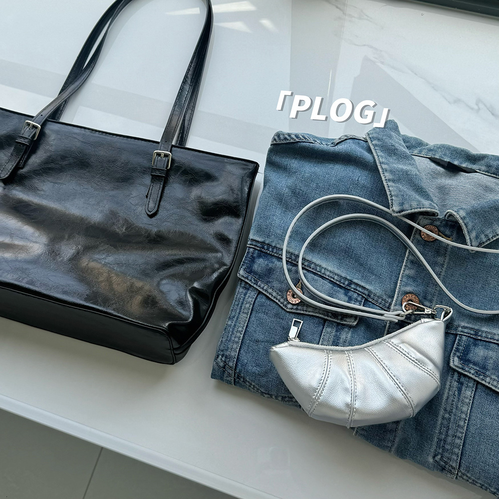 Halter Neck Small Coin Purse Cute Croissant Design Niche Mini Concave Shape Single Shoulder Lipstick Earphone Bag ddmymarket