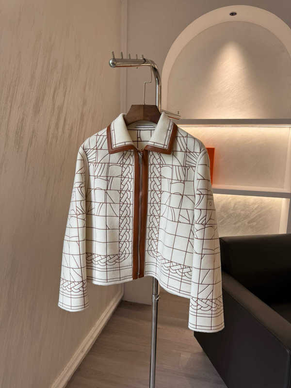 Women's Jackets Designer 2025 New H Brand Same Heavy Embroidery Sheepskin Wool Cashmere Short Coat Loose Wide Lapel Zipper Jacket STXQ
