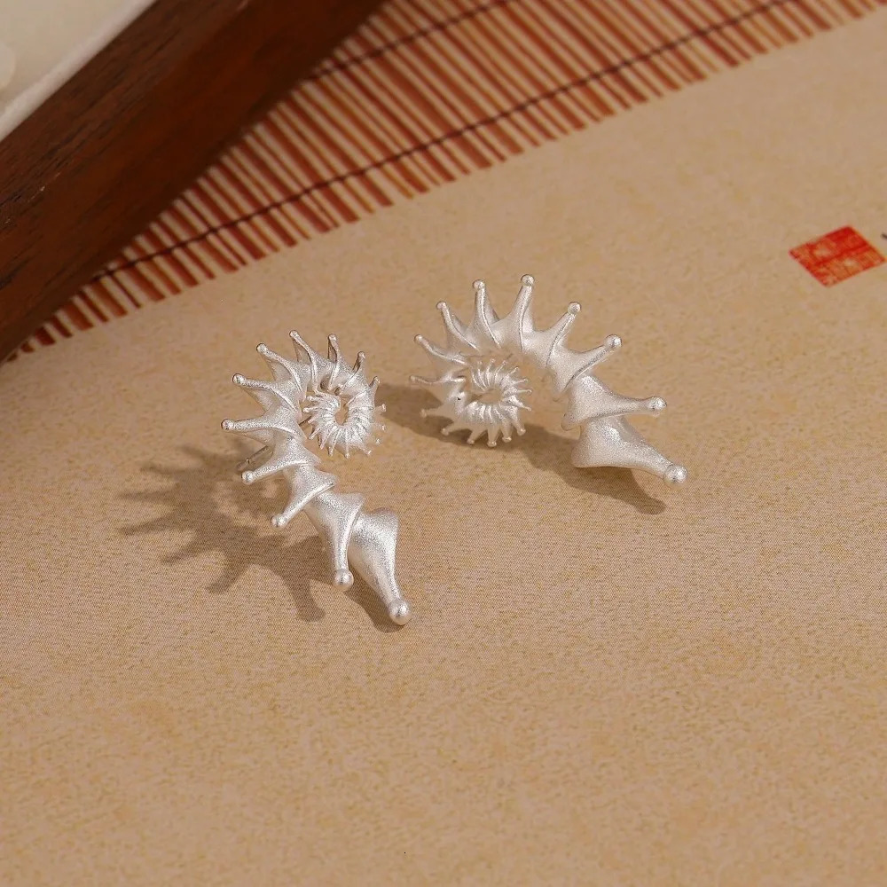 Gothic Personality Stereo Conch Ancient Silver Stainless Steel Stud Earrings for Men Women Hallowmas Punk Jewelry Accessory Gift 250812