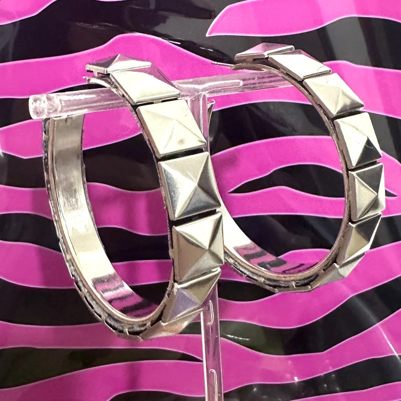 Punk Jewelry Silver 3D Geometric Earrings for Women Fashion Y2K Earrings Gothic Accessories Grunge Korean Charm Earrings 250812