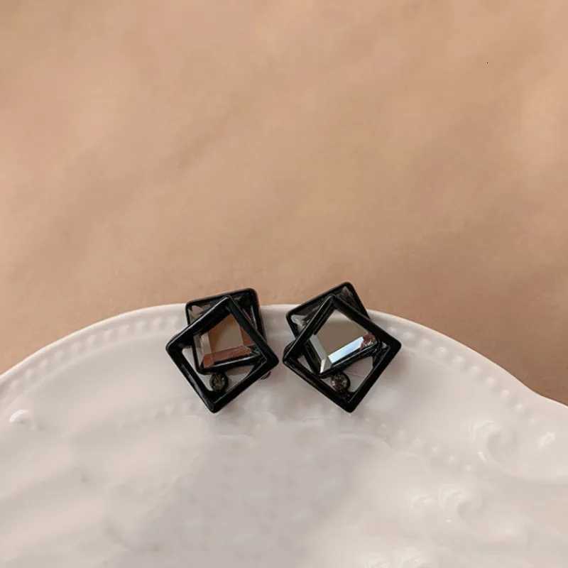 Black Crystal Metal Square Earrings 2021 New Elegant Women Fashion Ear Studs Y250812