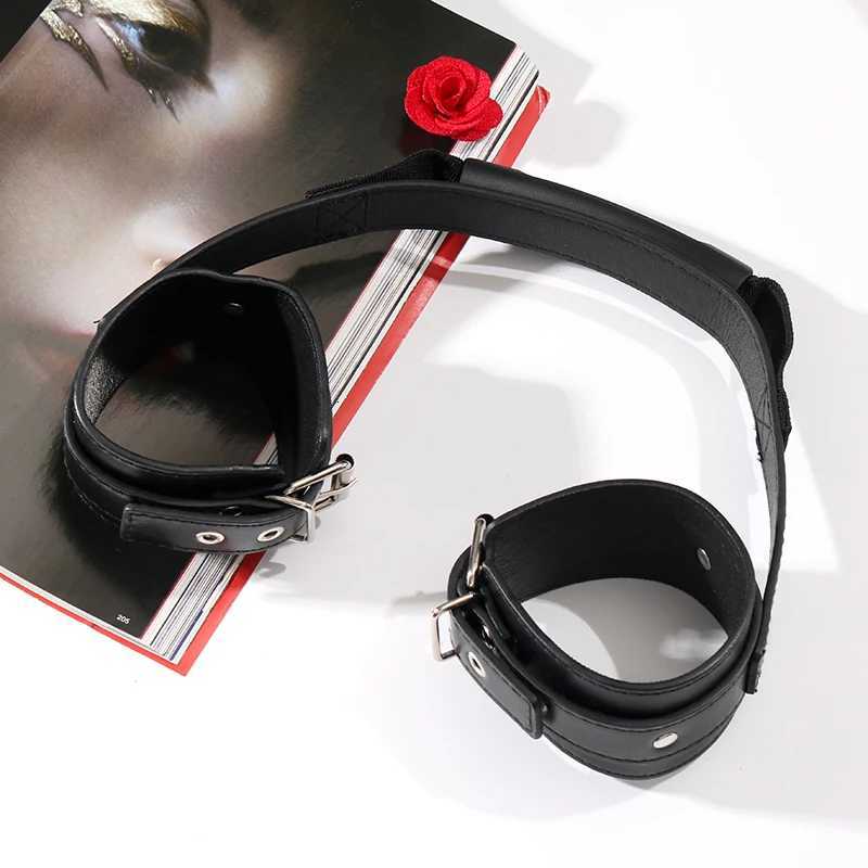 SM Sex Leather Handle Handcuffs Eroticism Sexual Restraint Props Bondage Gear for Couples Master Slave Training Sex Toys XJ250813
