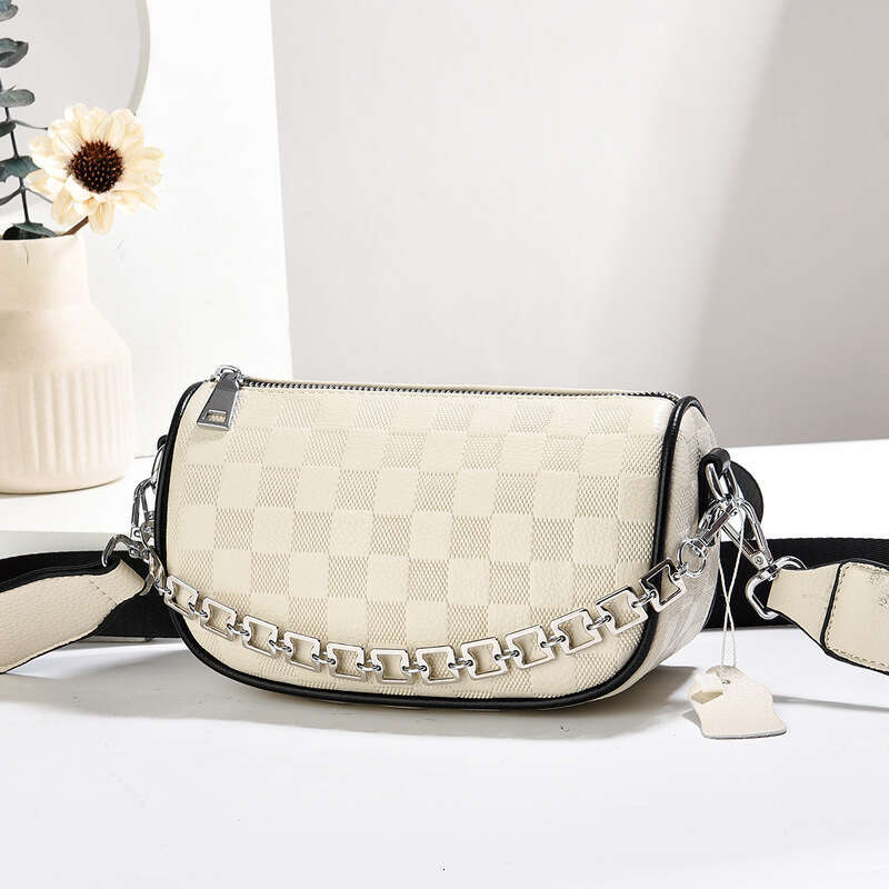 New Saddle for Women 2024 Black Chain Casual Stylish Crossbody Korean Style Fashion Bag
