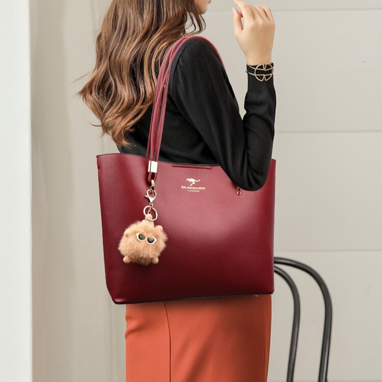 Large Capacity Black Tote Bag For Women's Retro Fashion Designer Bag For Commuting High Quality PU Leather Shoulder Bag