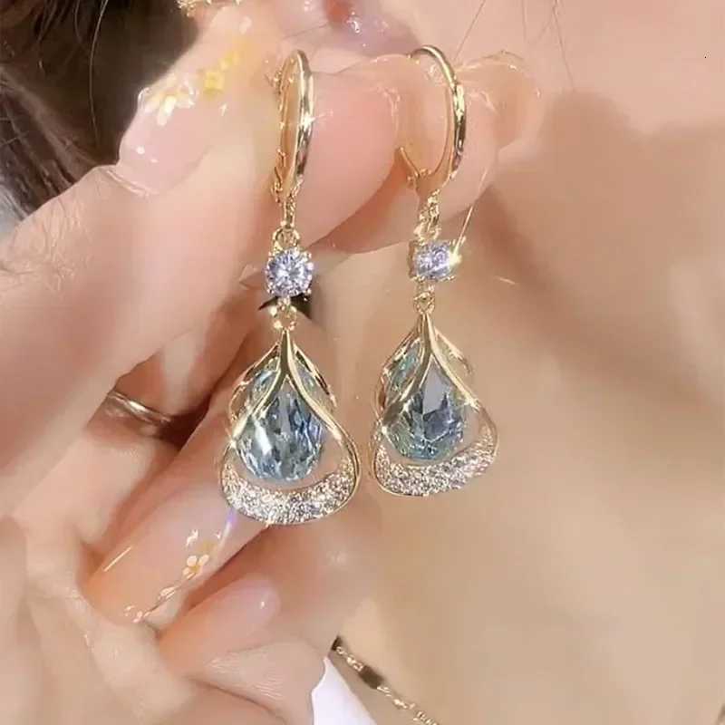 New Fashion Trend Elegant High-end Luxury Super Flash Crystal Tassel Earrings Inlaid Zircon Delicate Ladies Earrings for Women Y250812
