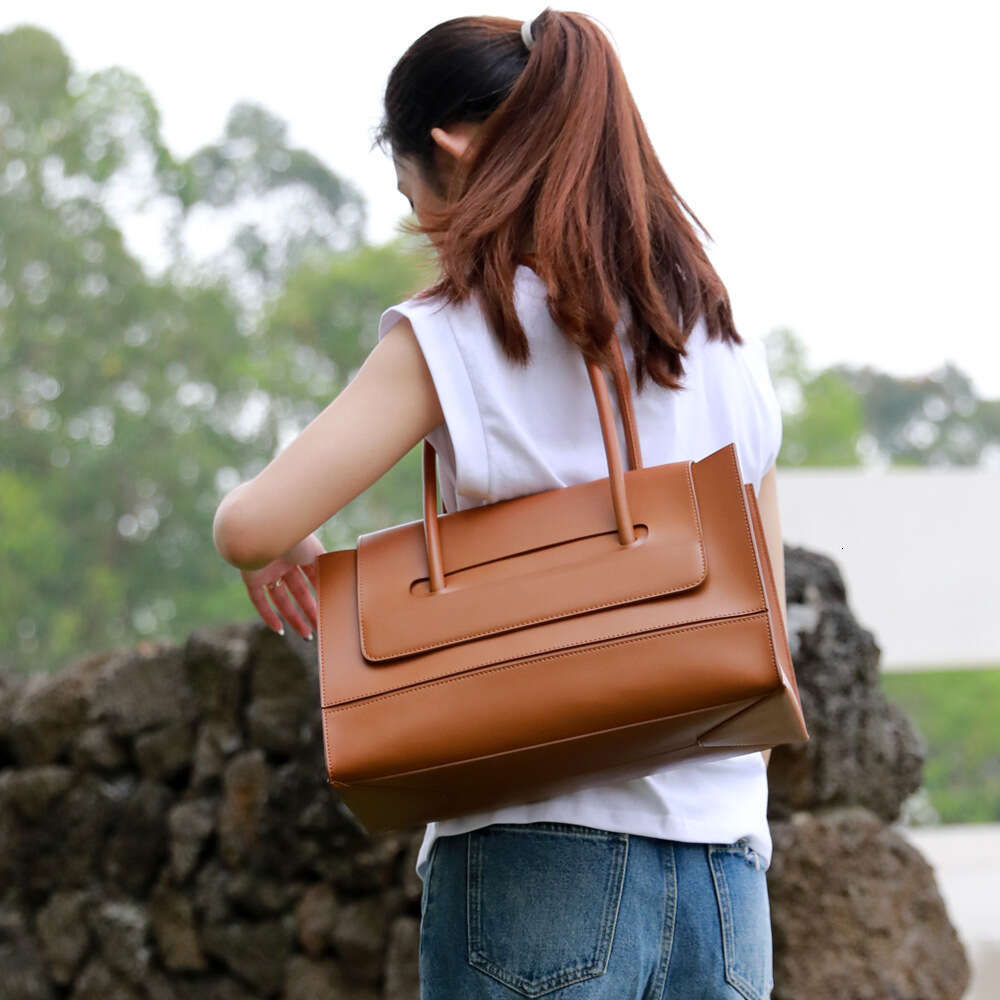 Genuine Leather Women s Simple Shoulder Underarm Casual Versatile Large Capacity Mercerized Cowhide Notebook Commuter Bag