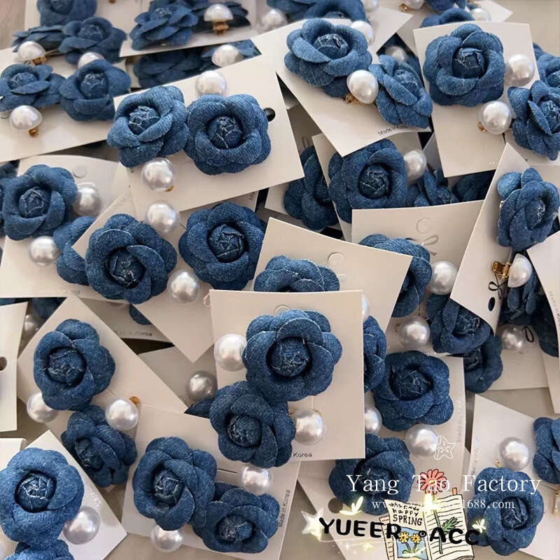 DHcollections 2025 New Camellia Pearl Duckbill French Style Three-Dimensional Flower Elegant Side Clip Hair Accessory