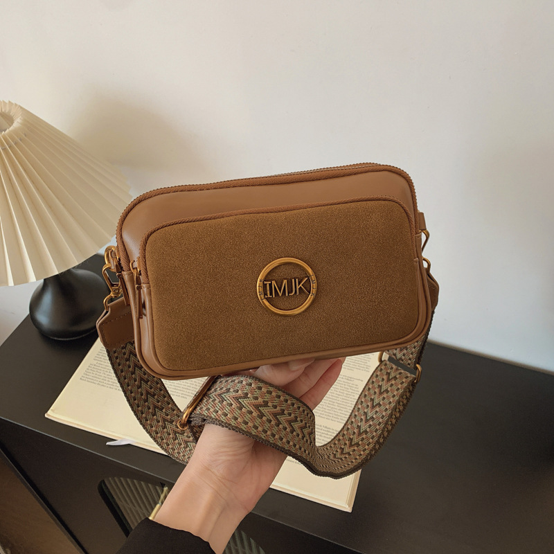 new Popular Internet-famous Matt Leather Shoulder and Crossbody Small Square Bag for Women with Wide Shoulder Strap