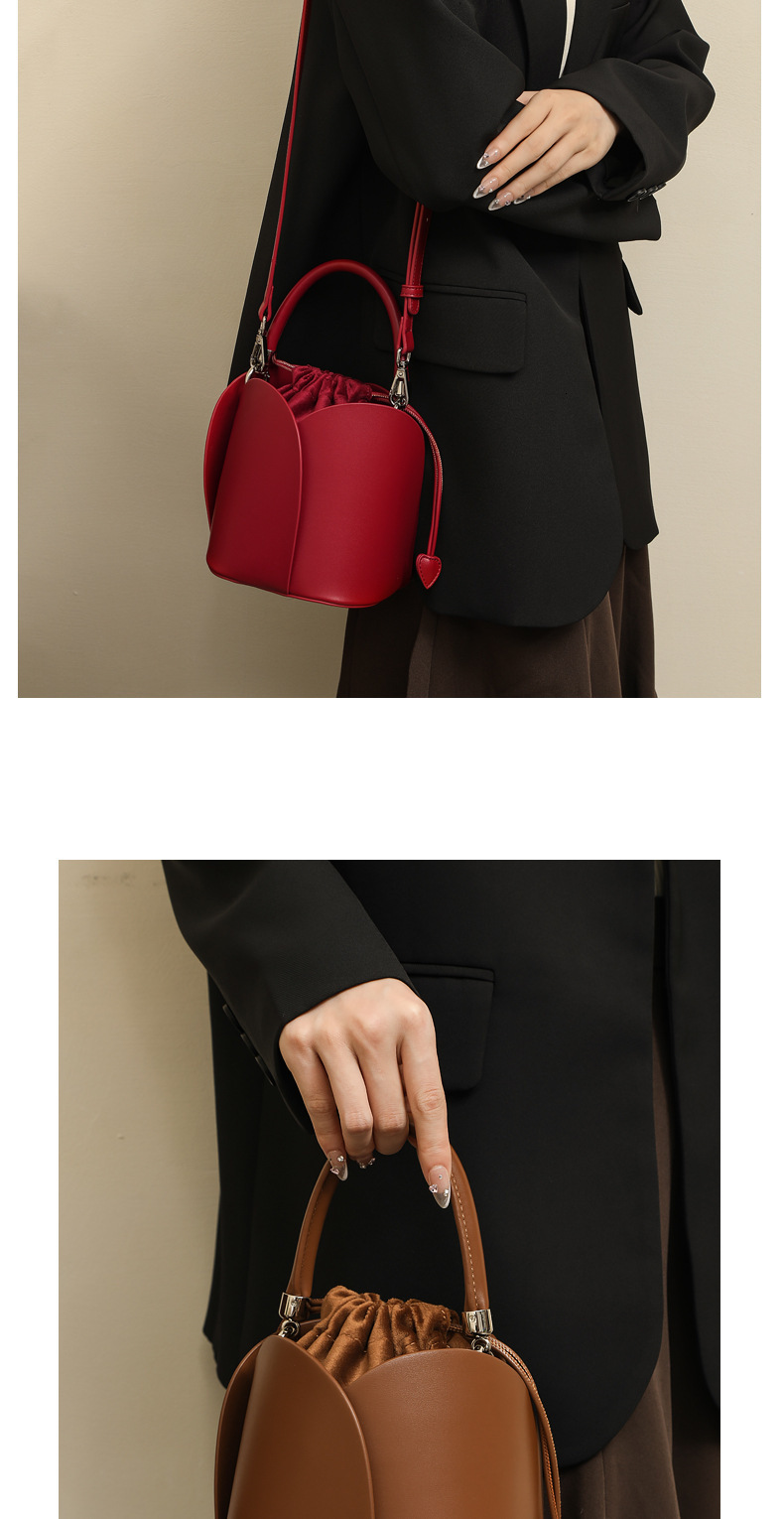 2025 New Women's Designer Handbag Multi Functional Shoulder Crossbody Bag High Quality Tube Shaped Women's Small Square Bag High End Banquet