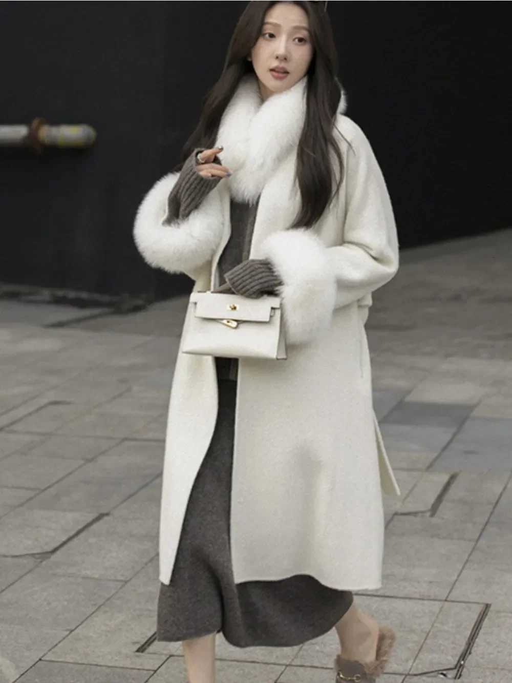 2024 Autumn Winter New Women Long Loose Belt Fashion Woolen Coat Female with Detachable Fur Sleeves and Real Fur Collar Wool Jacket Z250813
