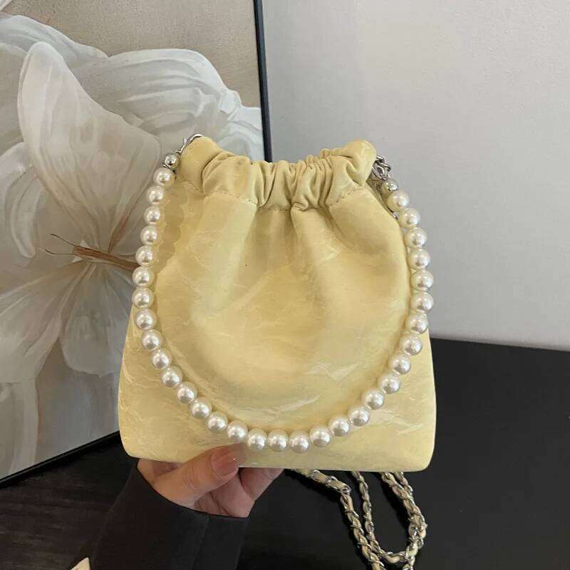 Hot Selling New Minimalist Pearl Handheld Wrinkle-Texture Phone Bag Versatile Commuter Simple Chain Crossbody Designer Bags