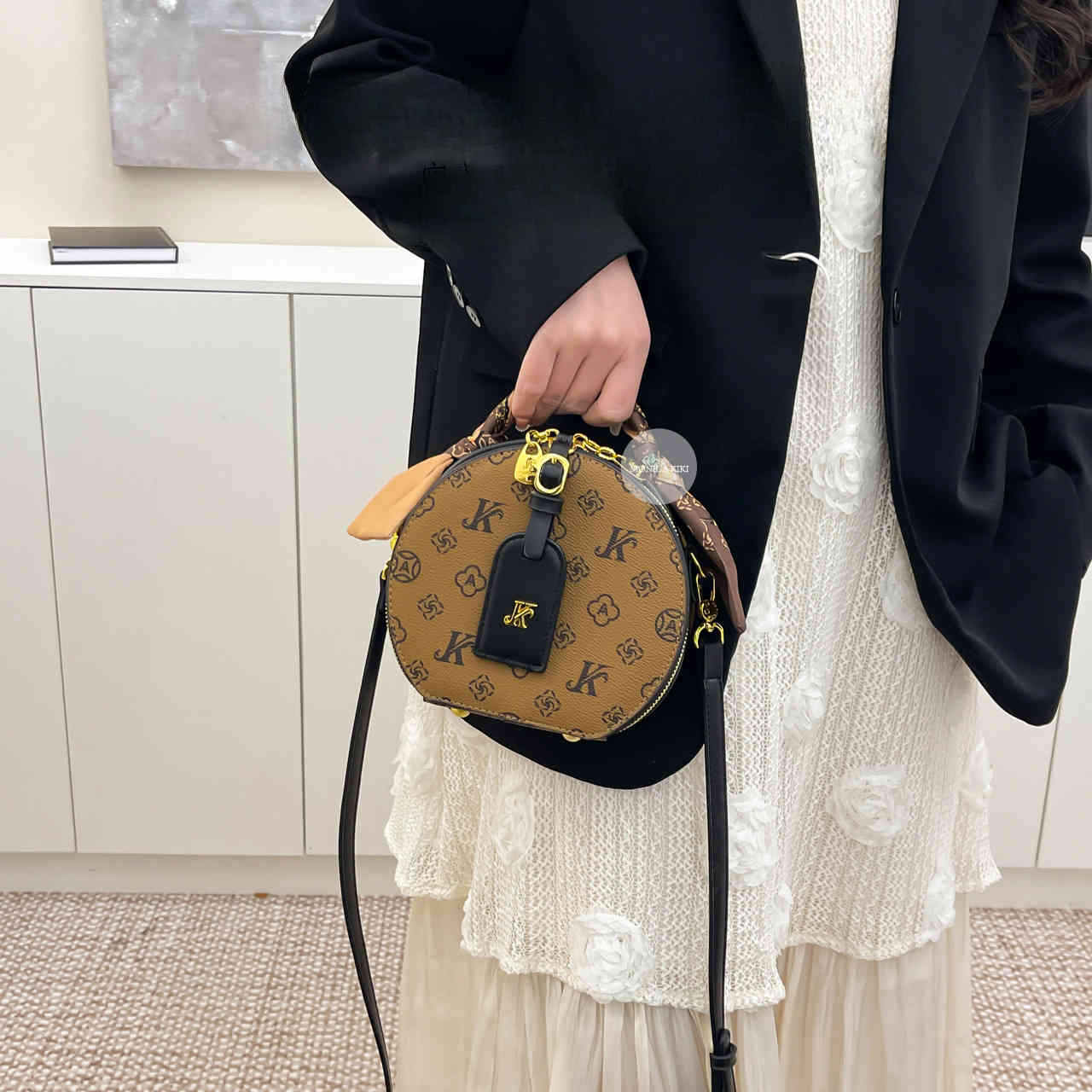 Tiktok Internet Celebrity Hot Sale Fashion Small Round Bag 2025 New Style Lady Designer Handbag Elegant Casual Shoulder Bag High-end Dinner Bag Wallet